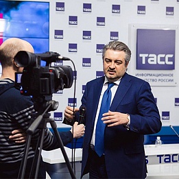Дмитрий Руденко дает интервью ТАСС
