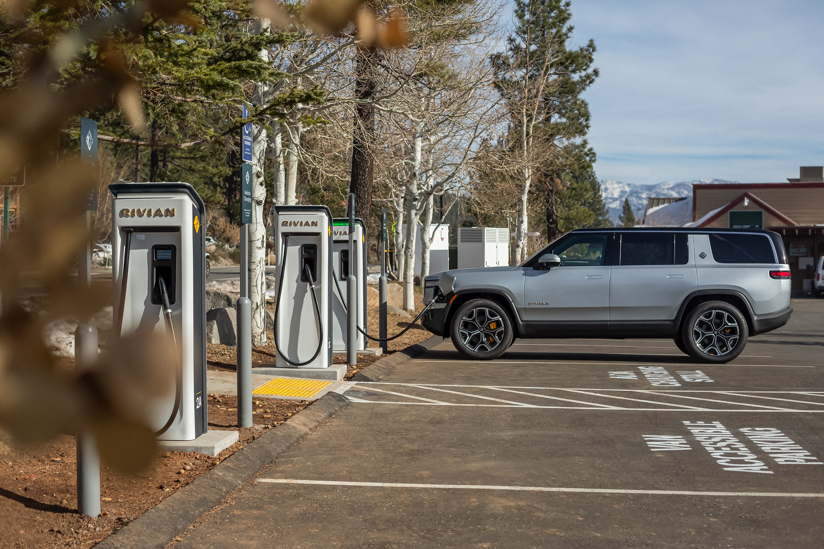 Rivian отчитывается о росте продаж, а эксперты указывают на проблемы