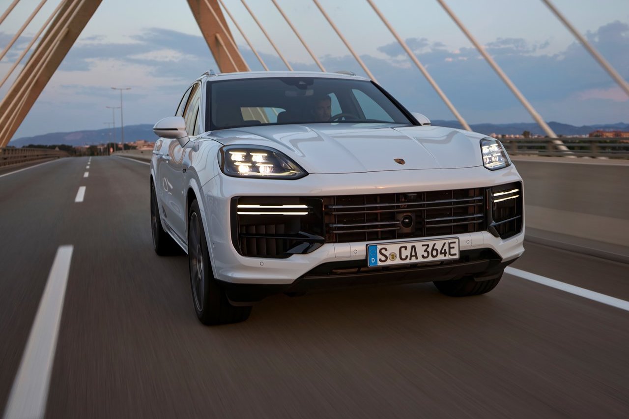 Porsche Cayenne Turbo E-Hybrid 2024 модельного года поражает своими  характеристиками