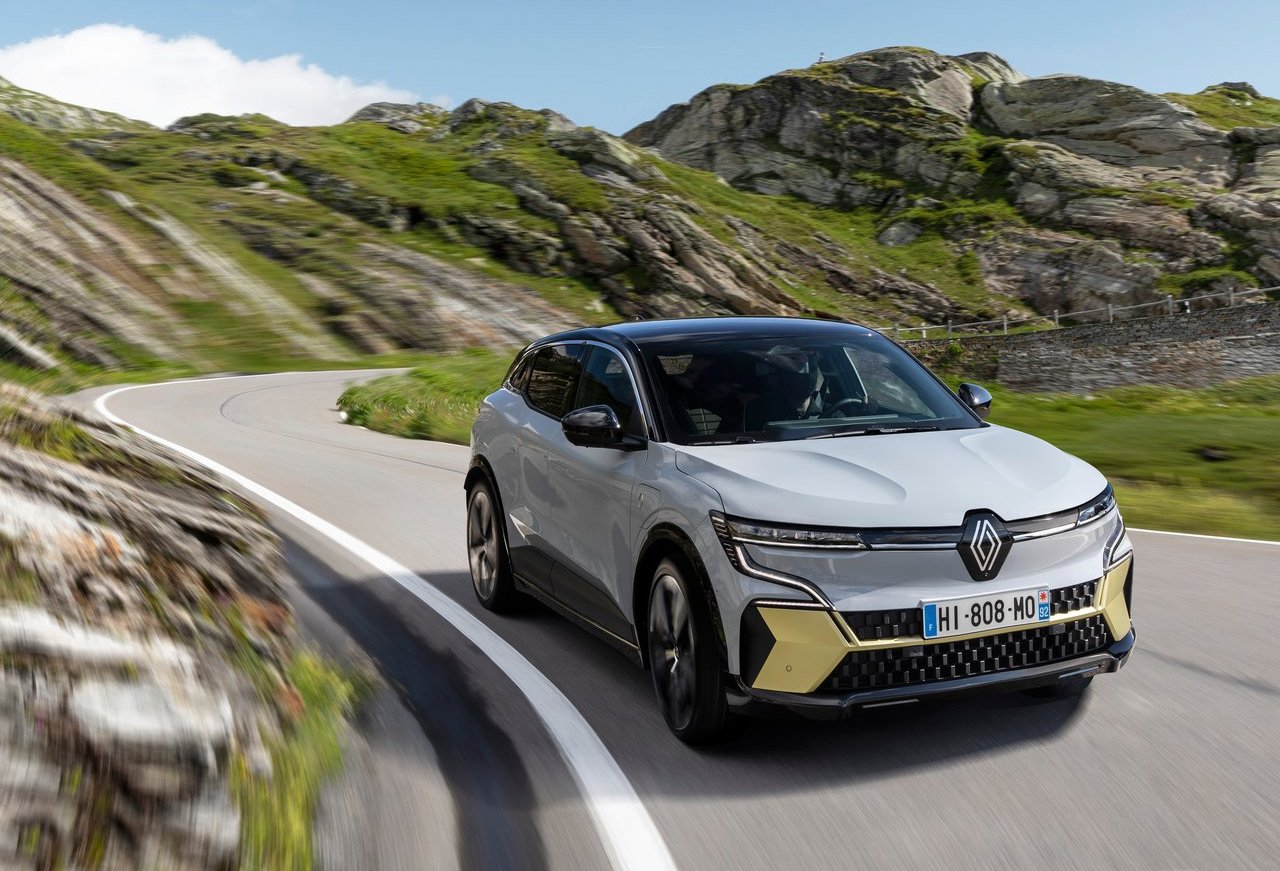 Renault снизил цены на Megane E-Tech Electric. Теперь автомобиль стоит как  в момент запуска