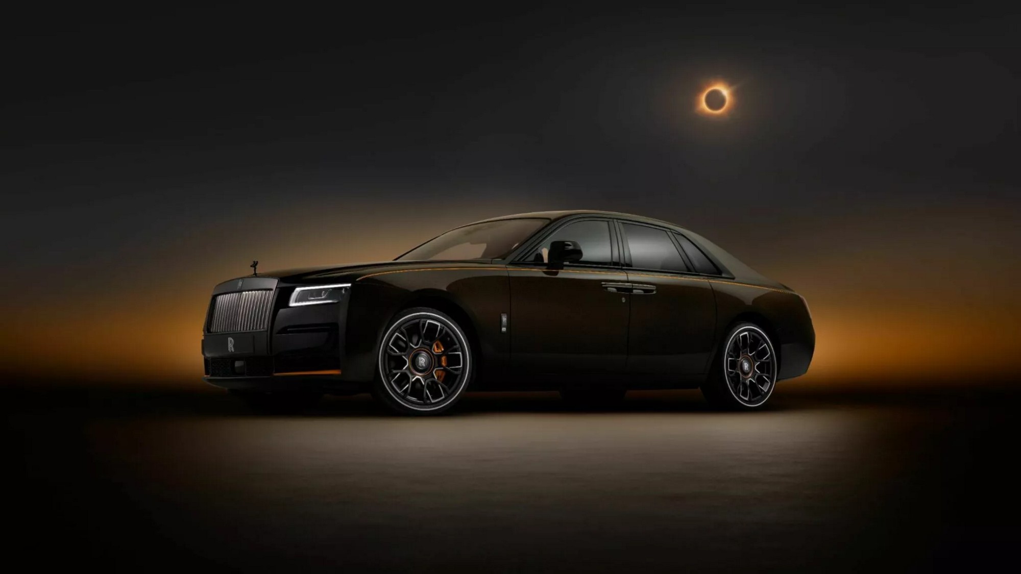 Rolls-Royce Black Badge Ghost Ekleipsis: 25 лимузинов в стиле солнечного  затмения