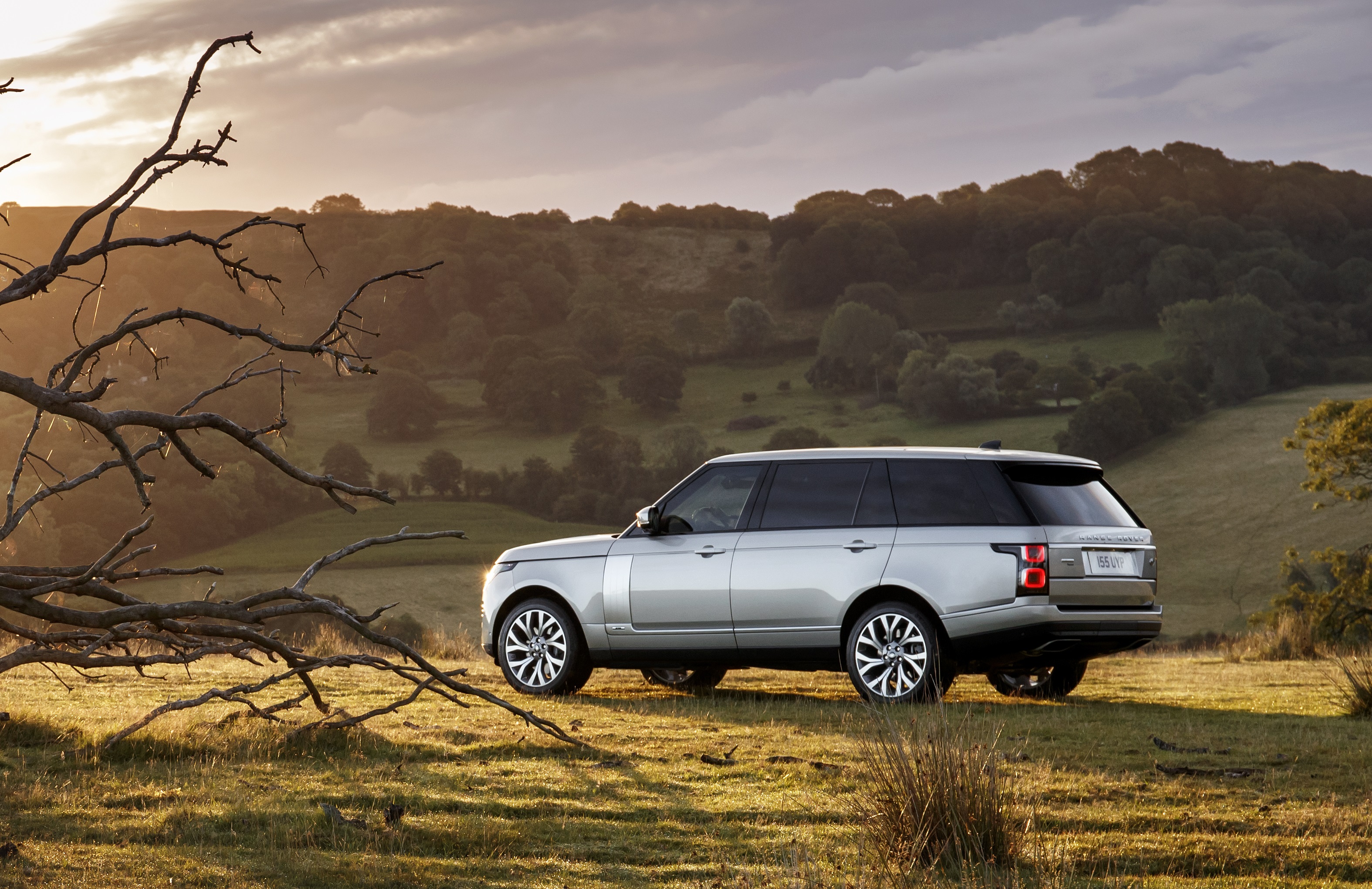 Range rover p. Range Rover p400e. Range Rover PHEV. Range Rover l405. Рендж Ровер 2019.