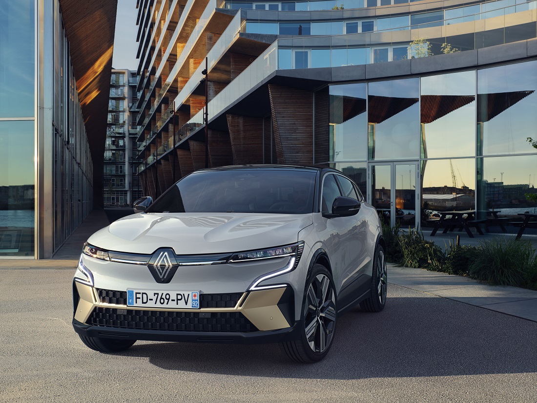 Renault запустил в серию новый электрический хэтчбек