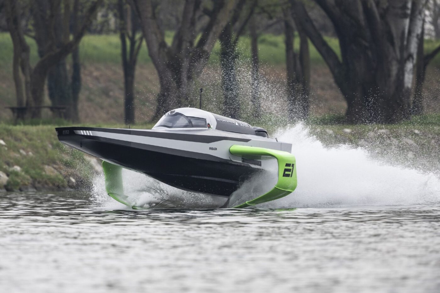 Гонках серии e1world Electric Powerboat