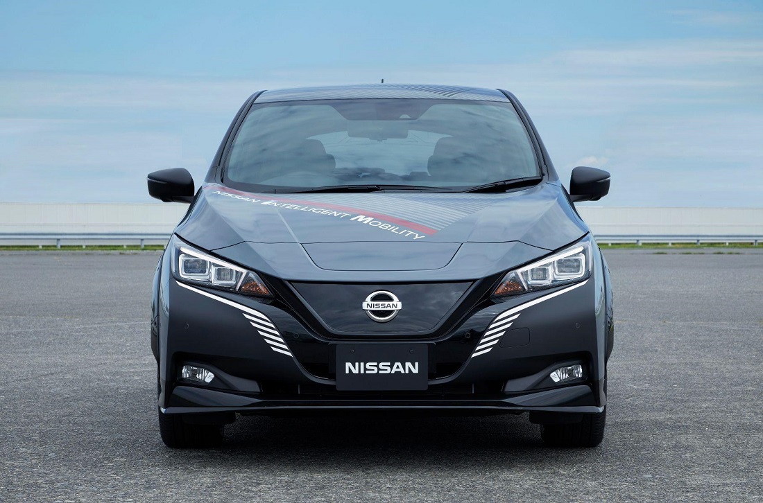 NISSAN  электромобиль