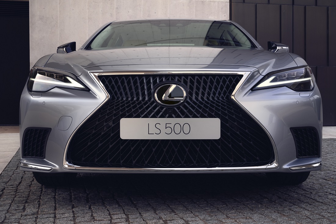 LEXUS ОТКРЫВАЕТ ПРИЕМ ЗАКАЗОВ НА ФЛАГМАНСКИЙ СЕДАН LS