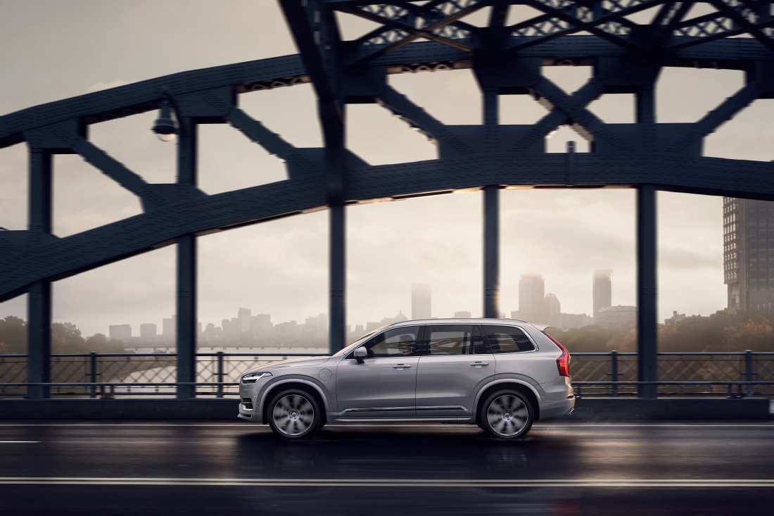 VOLVO XC90: ПОД НАПРЯЖЕНИЕМ