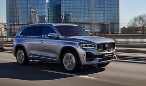 В РОССИИ НАЧАЛИ ПРОДАВАТЬ САМУЮ ДОСТУПНУЮ ВЕРСИЮ ОБНОВЛЕННОГО GEELY MONJARO