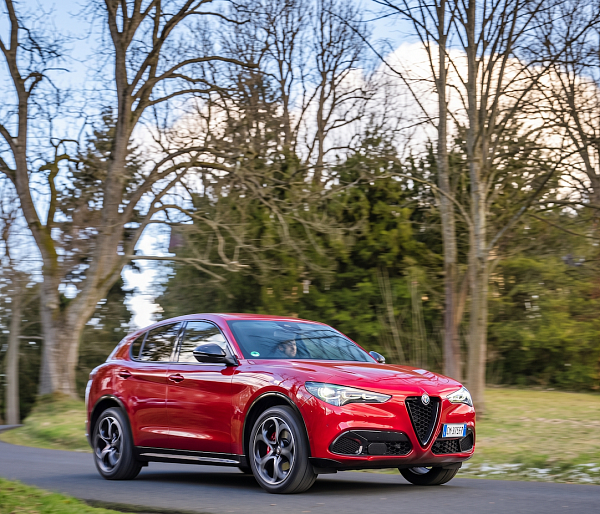 ЗАПУСК НОВОГО ALFA ROMEO STELVIO ОТКЛАДЫВАЕТСЯ. АВТОМОБИЛЬ ПЫТАЮТСЯ ПЕРЕВЕСТИ НА ЭЛЕКТРОТЯГУ