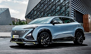 В РОССИЙСКОЙ ЛИНЕЙКЕ CHANGAN ПОЯВИЛСЯ КРАСОЧНЫЙ АВТОМОБИЛЬ В СТИЛЕ КУПЕ-КРОССОВЕР