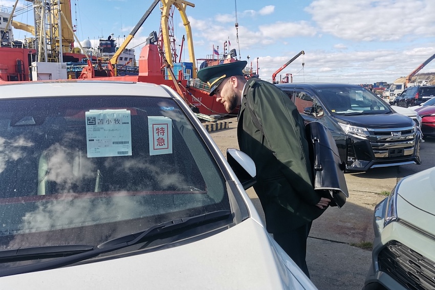 ВВОЗ ПРАВОРУЛЬНЫХ АВТОМОБИЛЕЙ ЧЕРЕЗ ДАЛЬНИЙ ВОСТОК РАСТЕТ. С ЧЕМ ЭТО СВЯЗАНО?