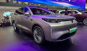 ПЕКИНСКИЙ АВТОСАЛОН: ВОЙНА ГИГАНТСКИХ РАЗМЕРОВ И ВЫСОКИХ ТЕХНОЛОГИЙ