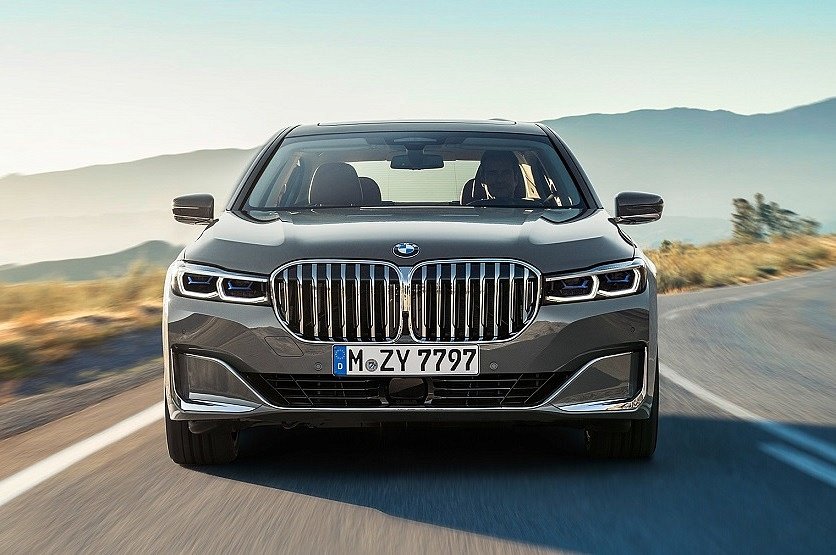 BMW 7-Й СЕРИИ ВЫШЕЛ НА ДОРОГУ