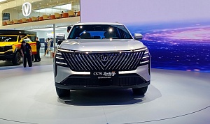 НОВЫЙ CHANGAN CS75 PLUS ОБРЕЛ ГИБРИДНУЮ ВЕРСИЮ, ПОЗВОЛЯЮЩУЮ ЭКОНОМИТЬ БЕНЗИН