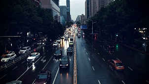 В МОСКВЕ К 2027 ГОДУ ЗАПУСТЯТ СИСТЕМУ АВТОМАТИЧЕСКОГО КОНТРОЛЯ ШУМА АВТОМОБИЛЕЙ