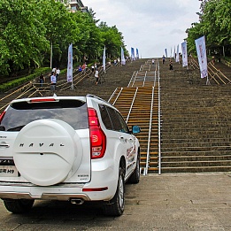 Haval H9 покорил одну из самых длинных лестниц Китая