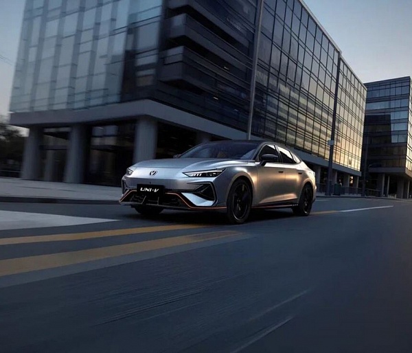 CHANGAN ЗАПУСКАЕТ В РОССИИ ПРОДАЖИ ОБНОВЛЕННОГО ЛИФТБЭКА UNI-V