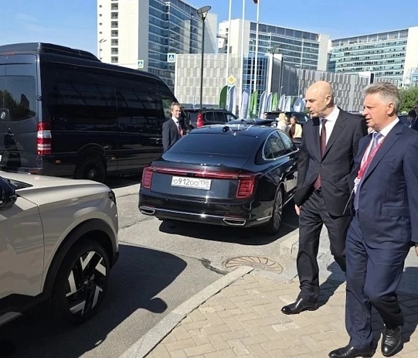«МАШИНА ХОРОШАЯ, СОВРЕМЕННАЯ»: VIP`Ы ПРОЕХАЛИ ЗА РУЛЕМ LADA AZIMUT