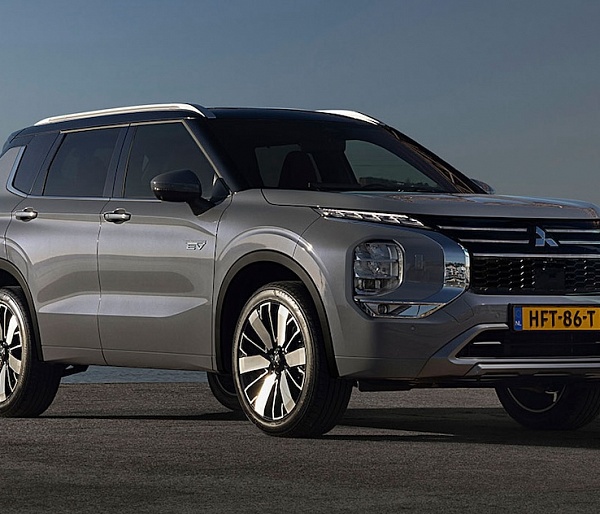 MITSUBISHI ПРИВЕЗЕТ В ЕВРОПУ НОВЫЙ ГИБРИД OUTLANDER