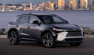 НОВЫЕ ЭЛЕКТРОМОБИЛИ TOYOTA БУДУТ ИСПОЛЬЗОВАТЬ «ЗНАКОМЫЕ» НАЗВАНИЯ