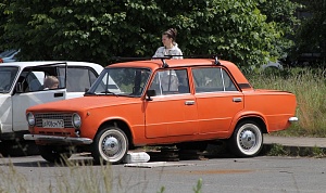 «ХОЧУ КАБРИОЛЕТ, НО ДЕНЬГИ ЕСТЬ ЛИШЬ НА LADA». КАКИЕ МАШИНЫ ВЫБИРАЮТ ЛЮДИ РАЗНЫХ ВОЗРАСТОВ