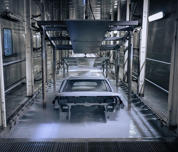 НА ПРЕДПРИЯТИИ В ШУШАРАХ ОКРАСИЛИ ПЕРВЫЙ КУЗОВ JELAND