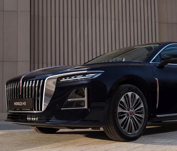 В РОССИИ СТАРТОВАЛИ ПРОДАЖИ ОБНОВЛЕННОГО СЕДАНА HONGQI H5