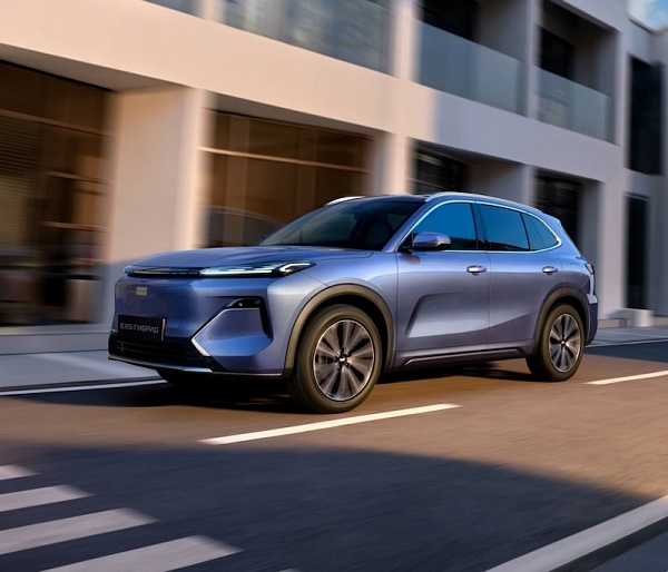 КОМПАНИЯ GEELY ОЗВУЧИЛА ЦЕНЫ И КОМПЛЕКТАЦИИ ПОСЛЕДОВАТЕЛЬНОГО ГИБРИДА EX5 EM-R