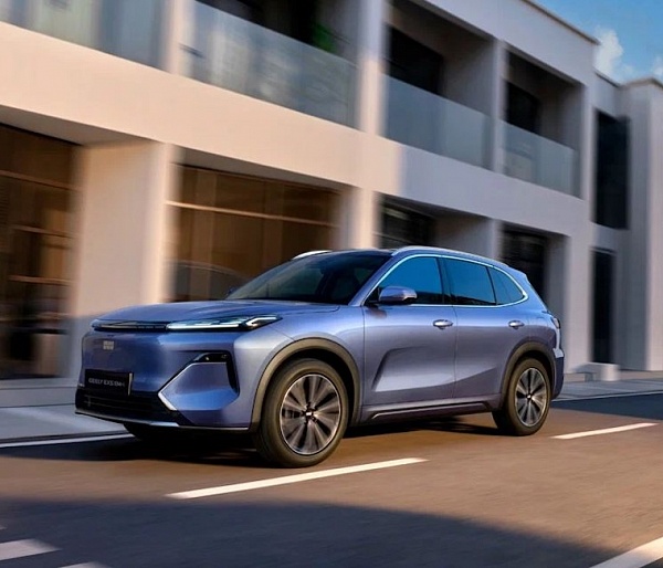 КОМПАНИЯ GEELY ЗНАКОМИТ С ОСНАЩЕНИЕМ ГИБРИДНОГО КРОССОВЕРА EX5 EM-I